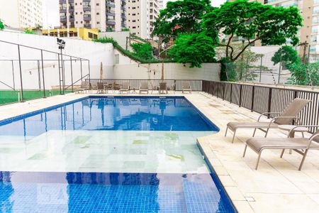 Apartamento à venda com 300m², 6 quartos e 4 vagas Apartamento à venda com 300m², 6 quartos e 4 vagasÁrea comum - Piscina