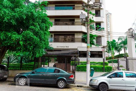 Apartamento à venda com 300m², 6 quartos e 4 vagas Apartamento à venda com 300m², 6 quartos e 4 vagasFachada e portaria