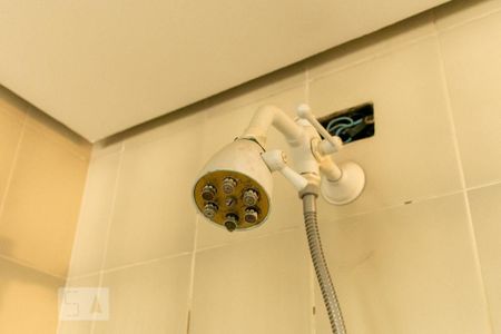 Apartamento à venda com 300m², 6 quartos e 4 vagas Apartamento à venda com 300m², 6 quartos e 4 vagasBanheiro da Suíte master - Chuveiro