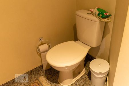 Apartamento à venda com 300m², 6 quartos e 4 vagas Apartamento à venda com 300m², 6 quartos e 4 vagasLavabo