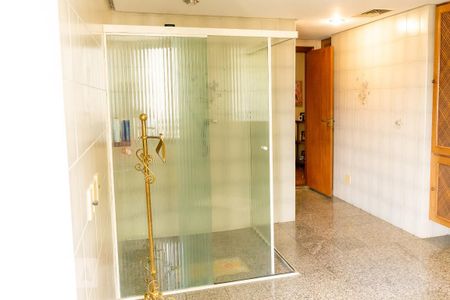 Apartamento à venda com 300m², 6 quartos e 4 vagas Apartamento à venda com 300m², 6 quartos e 4 vagasBanheiro da Suíte master - Box