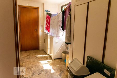 Apartamento à venda com 300m², 6 quartos e 4 vagas Apartamento à venda com 300m², 6 quartos e 4 vagasÁrea de Serviço