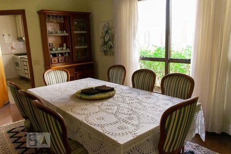 Apartamento à venda com 300m², 6 quartos e 4 vagas Apartamento à venda com 300m², 6 quartos e 4 vagasSala de Jantar