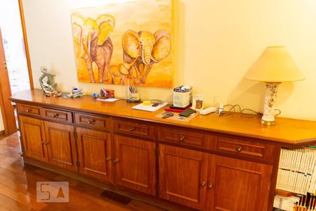 Apartamento à venda com 300m², 6 quartos e 4 vagas Apartamento à venda com 300m², 6 quartos e 4 vagasEscritório