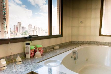 Apartamento à venda com 300m², 6 quartos e 4 vagas Apartamento à venda com 300m², 6 quartos e 4 vagasBanheiro da Suíte master - Banheira