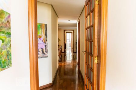 Apartamento à venda com 300m², 6 quartos e 4 vagas Apartamento à venda com 300m², 6 quartos e 4 vagasCorredor