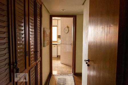 Apartamento à venda com 300m², 6 quartos e 4 vagas Apartamento à venda com 300m², 6 quartos e 4 vagasCorredor