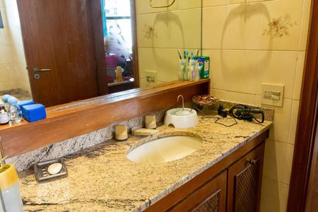 Apartamento à venda com 300m², 6 quartos e 4 vagas Apartamento à venda com 300m², 6 quartos e 4 vagasBanheiro da Suíte 2