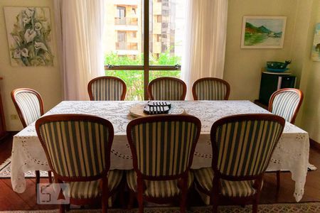 Apartamento à venda com 300m², 6 quartos e 4 vagas Apartamento à venda com 300m², 6 quartos e 4 vagasSala de Jantar