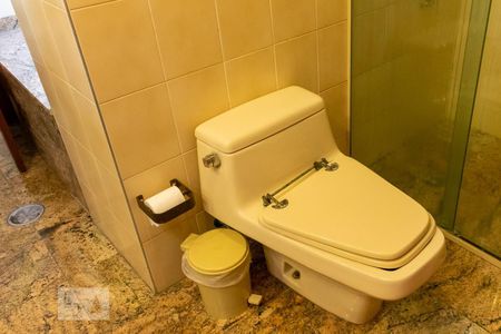 Apartamento à venda com 300m², 6 quartos e 4 vagas Apartamento à venda com 300m², 6 quartos e 4 vagasBanheiro da Suíte 3