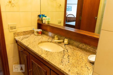 Apartamento à venda com 300m², 6 quartos e 4 vagas Apartamento à venda com 300m², 6 quartos e 4 vagasBanheiro da Suíte 3