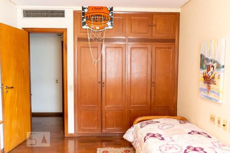 Apartamento à venda com 300m², 6 quartos e 4 vagas Apartamento à venda com 300m², 6 quartos e 4 vagasSuíte 2 - Armários