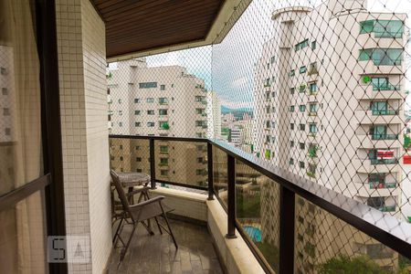 Apartamento à venda com 300m², 6 quartos e 4 vagas Apartamento à venda com 300m², 6 quartos e 4 vagasVaranda da Sala