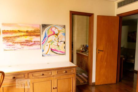 Apartamento à venda com 300m², 6 quartos e 4 vagas Apartamento à venda com 300m², 6 quartos e 4 vagasSuíte 2