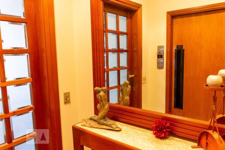 Apartamento à venda com 300m², 6 quartos e 4 vagas Apartamento à venda com 300m², 6 quartos e 4 vagasHall de Entrada do Apartamento