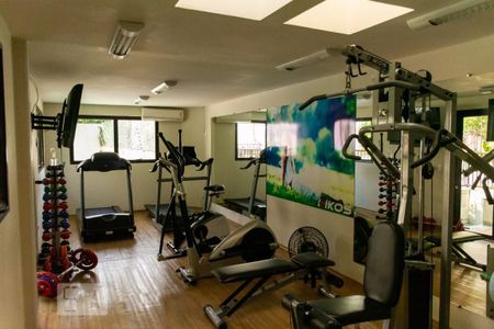 Apartamento à venda com 300m², 6 quartos e 4 vagas Apartamento à venda com 300m², 6 quartos e 4 vagasÁrea comum - Academia