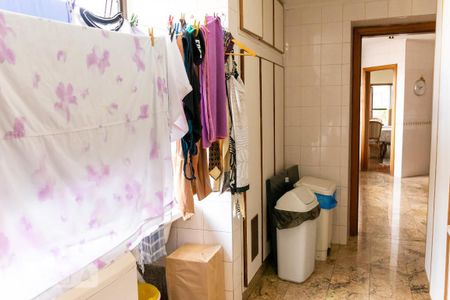 Apartamento à venda com 300m², 6 quartos e 4 vagas Apartamento à venda com 300m², 6 quartos e 4 vagasÁrea de Serviço