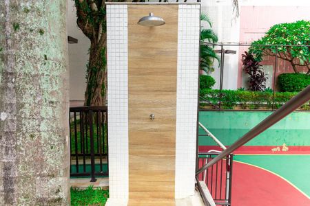 Apartamento à venda com 300m², 6 quartos e 4 vagas Apartamento à venda com 300m², 6 quartos e 4 vagasÁrea comum - Piscina (Ducha)