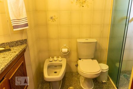 Apartamento à venda com 300m², 6 quartos e 4 vagas Apartamento à venda com 300m², 6 quartos e 4 vagasBanheiro da Suíte 1