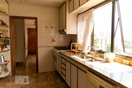 Apartamento à venda com 300m², 6 quartos e 4 vagas Apartamento à venda com 300m², 6 quartos e 4 vagasCozinha
