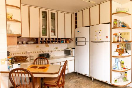 Apartamento à venda com 300m², 6 quartos e 4 vagas Apartamento à venda com 300m², 6 quartos e 4 vagasCozinha - Armários