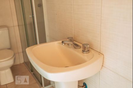 Banheiro de apartamento para alugar com 3 quartos, 70m² em Marechal Rondon, Canoas