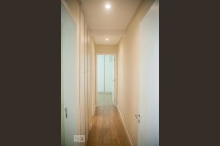 Corredor de apartamento para alugar com 2 quartos, 55m² em Bela Vista, São Paulo