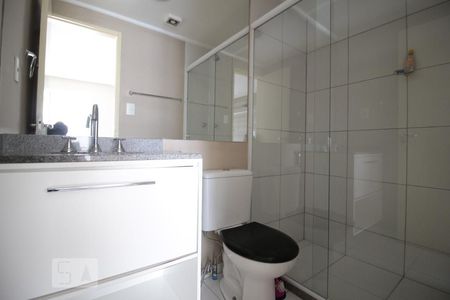 banheiro de apartamento para alugar com 1 quarto, 62m² em Vila Ipojuca, São Paulo