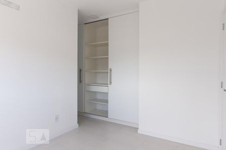 Suíte de apartamento para alugar com 2 quartos, 76m² em Santa Maria Goretti, Porto Alegre