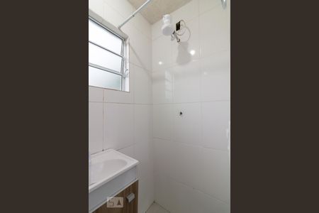 Banheiro de kitnet/studio para alugar com 1 quarto, 17m² em Vila Hermínia, Guarulhos