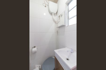 Banheiro de kitnet/studio para alugar com 1 quarto, 17m² em Vila Hermínia, Guarulhos