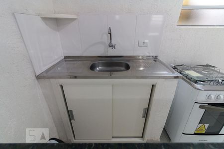 Cozinha - pia e gabinete de kitnet/studio para alugar com 1 quarto, 17m² em Vila Hermínia, Guarulhos