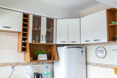 Cozinha de apartamento à venda com 1 quarto, 40m² em Medianeira, Porto Alegre