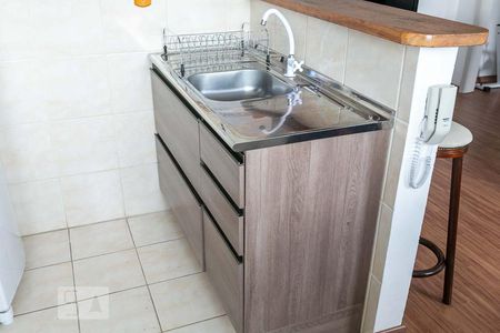 Cozinha de apartamento à venda com 1 quarto, 40m² em Medianeira, Porto Alegre