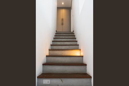 Escada de apartamento para alugar com 1 quarto, 78m² em Alphaville Conde Ii, Barueri