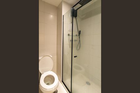 Banheiro de kitnet/studio à venda com 1 quarto, 24m² em Vila Madalena, São Paulo