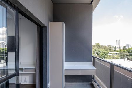 Varanda de kitnet/studio à venda com 1 quarto, 23m² em Pinheiros, São Paulo