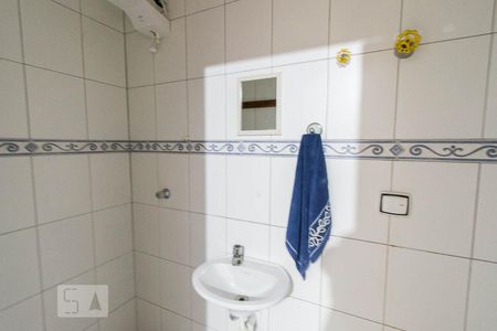 Banheiro de casa para alugar com 1 quarto, 30m² em Vila Yara, Osasco