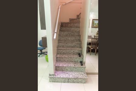 Escada de casa à venda com 3 quartos, 200m² em Rudge Ramos, São Bernardo do Campo
