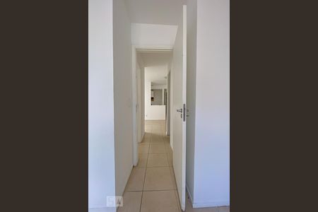 Corredor de apartamento para alugar com 2 quartos, 45m² em Vicente de Carvalho, Rio de Janeiro