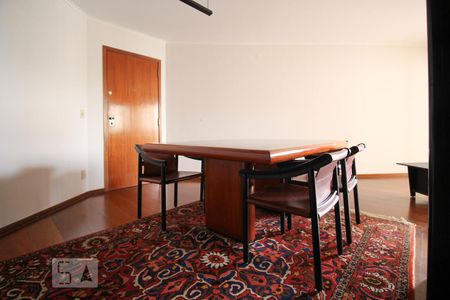 Sala de apartamento para alugar com 3 quartos, 130m² em Indianópolis, São Paulo