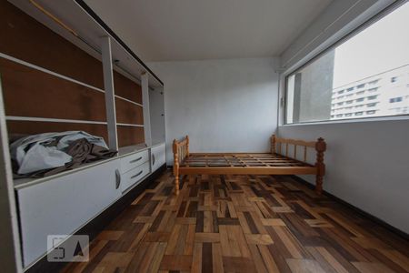 Quarto 1 de apartamento para alugar com 2 quartos, 47m² em Centro, Curitiba