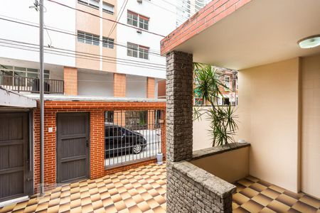 Vista sala de casa para alugar com 2 quartos, 126m² em Embaré, Santos