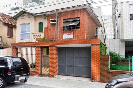 Casa para alugar com 126m², 2 quartos e 2 vagas Casa para alugar com 126m², 2 quartos e 2 vagasFachada