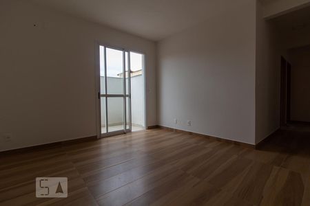 Sala de apartamento para alugar com 3 quartos, 76m² em Renascença, Belo Horizonte