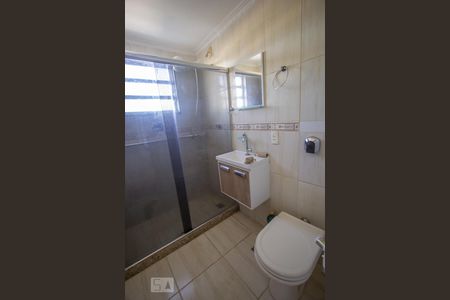 Banheiro de apartamento para alugar com 2 quartos, 70m² em Penha, Rio de Janeiro