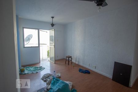 Sala de apartamento para alugar com 2 quartos, 70m² em Penha, Rio de Janeiro