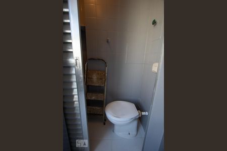 Banheiro de serviço + tanque de apartamento para alugar com 2 quartos, 70m² em Penha, Rio de Janeiro