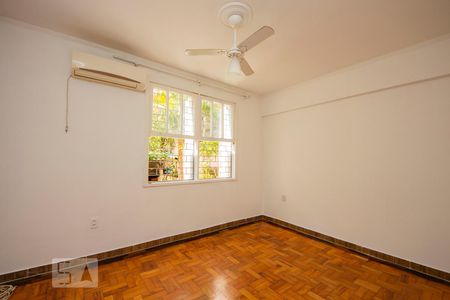 Quarto 1 de apartamento para alugar com 2 quartos, 63m² em Petrópolis, Porto Alegre