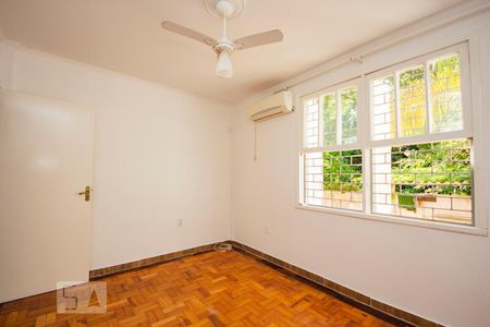 Quarto 1 de apartamento para alugar com 2 quartos, 63m² em Petrópolis, Porto Alegre